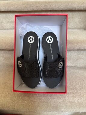The Wishbone Collection Women's Black Platform Slide Sandals